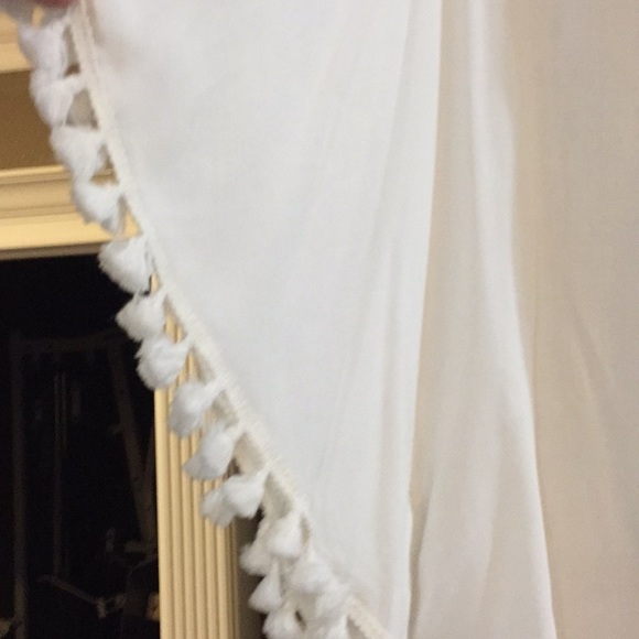 NWT detailed embroidered blouse with tassels - Picture 3 of 3